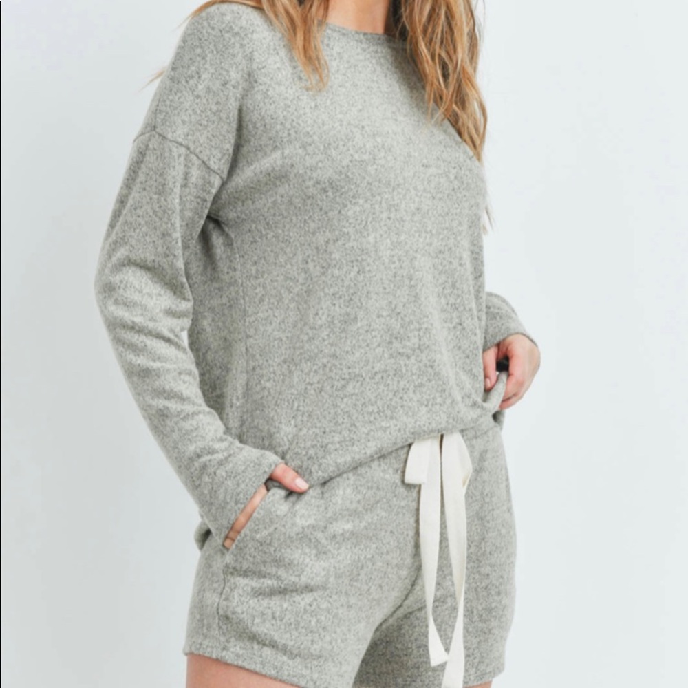 Hacci Top & Short Set - Picture 2 of 4